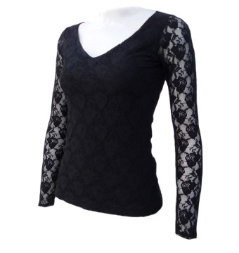 outfit completo, top, camiseta, falda, mantoncillo, flor, broche 2