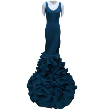 bata de cola, vestido de cola, uso profesional, lunares, vestuario flamenco